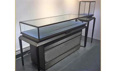 高端珠寶展柜廠怎么找？設(shè)計(jì)與上門(mén)安裝一站式服務(wù)指南